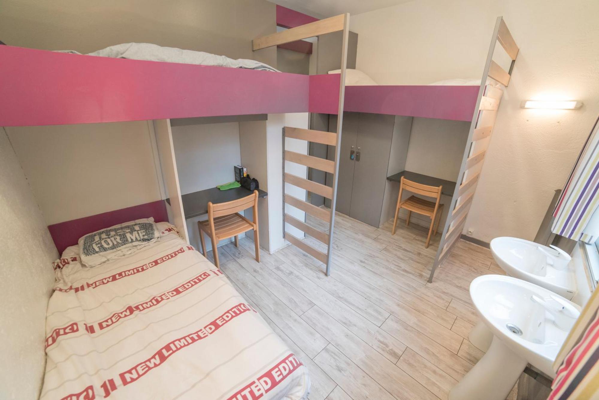 Institut Bois Robert Hotel Bécon-les-Granits Екстериор снимка